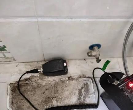 赛罕屋顶漏水维修公司分享下卫生间漏水的危害及解决方法